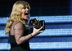 Kelly Clarkson hát trong đêm chung kết Hoa Hậu Việt Nam 2014