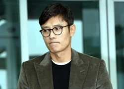 Lee Byung Hun hốc hác lộ diện sau scandal ngoại tình