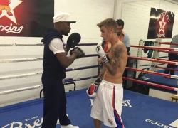 Mayweather dạy Justin Bieber đấm bốc