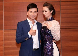 MC Danh Tùng ôm eo Jennifer Phạm