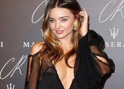 Miranda Kerr trễ nải khoe ngực đầy tại Paris