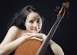 Nghệ sĩ cello quyến rũ hơn hotgirl