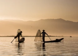 Nghệ thuật chèo thuyền một chân trên hồ Inle