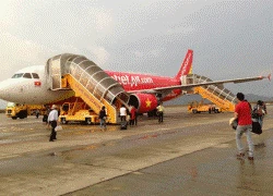 Nữ hành khách rượt đuổi, hành hung nhân viên Vietjet Air