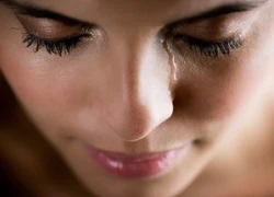 Nước mắt phụ nữ làm đàn ông bị giảm ham muốn