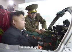 Ông Kim Jong-un "cưỡi" chiến đấu cơ, giám sát buổi huấn luyện đội bay