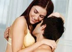 Sau khi quan hệ, em đau bụng dưới và huyết trắng ra nhiều