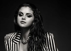 Selena Gomez ướt át quyến rũ