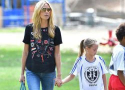 Siêu mẫu Heidi Klum giản dị dẫn con đi tập banh