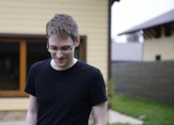 Snowden và bạn gái tái hợp ở Nga