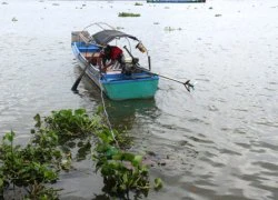 Thi thể cô gái tay đeo túi xách nổi trên sông Sài Gòn