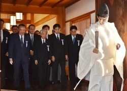 Thủ tướng Nhật Bản gửi đồ lễ tới đền Yasukuni