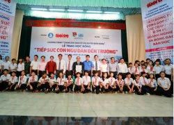 Trao học bổng cho con ngư dân 4 tỉnh miền Trung