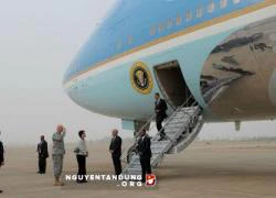 Air Force One gặp sự cố: Ông Obama phải chuyển máy bay