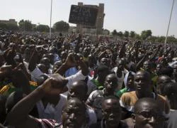 Biểu tình rầm rộ tại Burkina Faso phản đối quân đội tiếm quyền