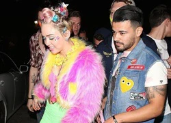 Miley Cyrus đón sinh nhật tưng bừng bên bồ mới