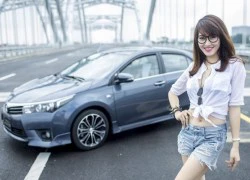 Chân dài Việt tươi trẻ bên Toyota Corolla Altis 2014