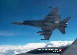 Chiến đấu cơ CF-18 của Canada tấn công kho vũ khí của IS