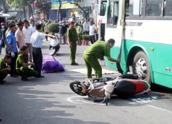 Giao thông hỗn loạn vì nam thanh niên kẹt dưới gầm xe buýt