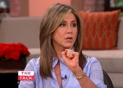 Jennifer Aniston phì cười trước tin đồn tan vỡ tình cảm