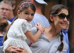 Katie Holmes truyền bí quyết làm đẹp cho Suri