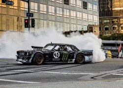 Ken Block biểu diễn drift cực đỉnh với Ford Mustang trong &#8220;Gymkhana 7&#8243;