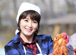 Kim Hye Soo trẻ ngỡ ngàng tuổi 44