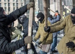 Maidan và binh sĩ Ukraine hỗn chiến trên đường phố Kiev