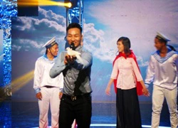 MC Thành Trung cười hí hửng ở Tài năng SV 2014