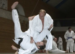 Putin được phong bát đẳng karate