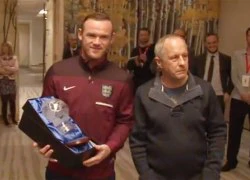 Rooney được đặc cách trao thưởng