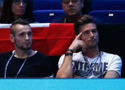 Sao Arsenal trầm ngâm chứng kiến Djokovic thắng dễ Wawrinka