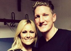 Schweinsteiger bắt cá hai tay