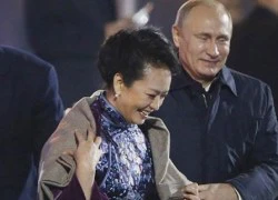 Trung Quốc kiểm duyệt tin ông Putin khoác áo cho bà Bành Lệ Viện