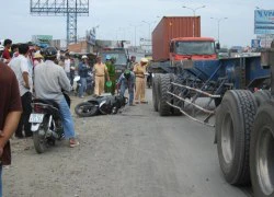 Vấp ổ gà, một thanh niên bị xe container cán chết