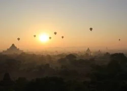 Vẻ đẹp Bagan trong ánh bình minh