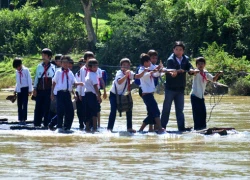 Xây cầu ở nơi học sinh đu dây kéo bè vượt dòng nước xiết