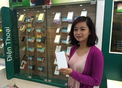 Xếp hàng cả đêm đợi mua iPhone 6 chính hãng tại Hà Nội