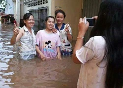 Ảnh hài trong ngày: Tự sướng mùa nước lũ