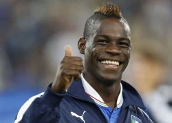 Balotelli 'đá cặp' với Rihanna