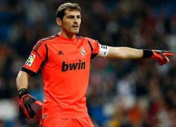 Casillas tụt quần tặng fan đối thủ