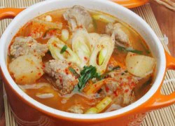 [Chế biến] - Canh kim chi củ cải nấu sườn