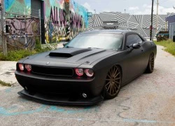 Chiêm ngưỡng bản độ Dodge Challenger SRT8 đen đồng của dân chơi Mỹ