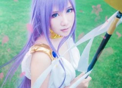 Cosplay nữ thần Athena quyến rũ