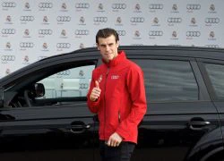 Gareth Bale cho Rooney &#8220;hít khói&#8221; về kiếm tiền