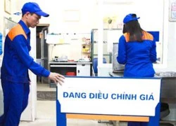 Giá xăng giảm mạnh kỷ lục, còn 17.880 đồng/lít