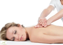 Lợi ích không ngờ của massage sau sinh