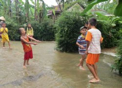 Lũ vừa lên đã có 2 học sinh chết đuối