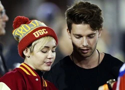 Miley Cyrus bị gia đình bạn trai cấm cửa vì quá "hư"