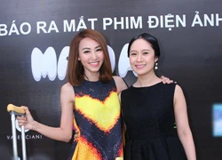 Ngân Khánh chống nạng đi ra mắt phim của Thanh Thúy